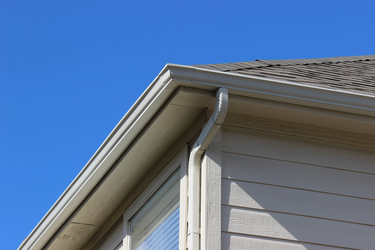 Seamless roof gutter of a residential house